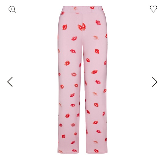 Skims Sleep “Cherry Blossom Lipstick” Set - Picture 6 of 7